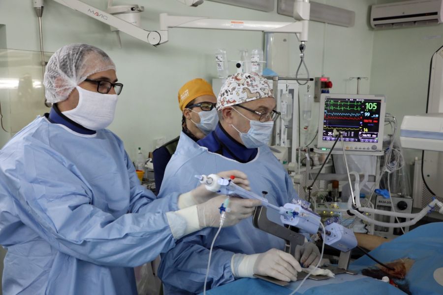 «Собрали целую конструкцию»: врачи ВолгГМУ спасли жизнь пациентке с применением нового хирургического метода