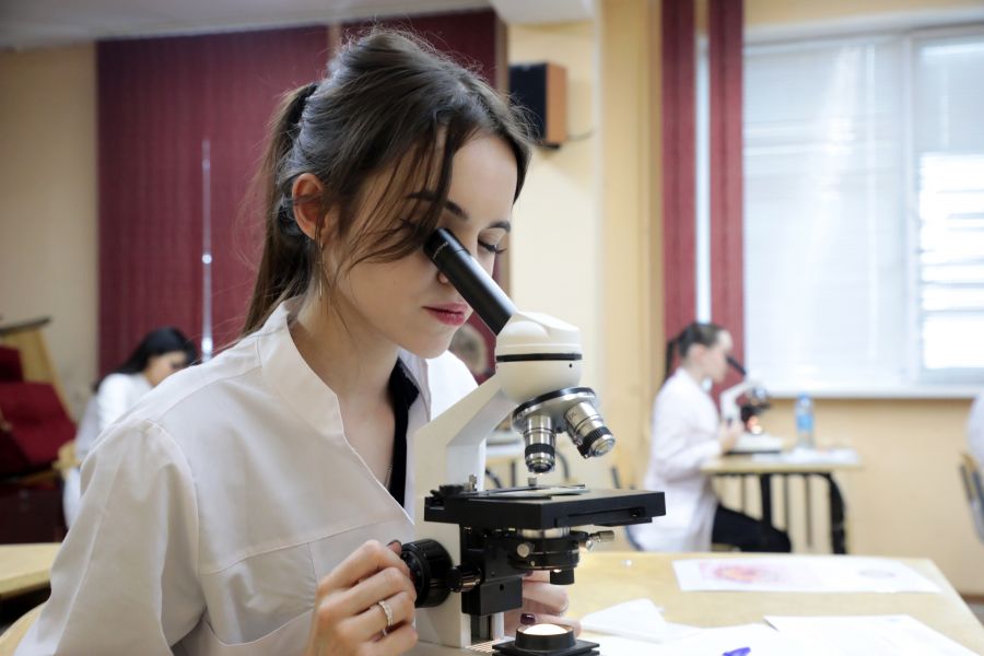 Выпускники ВолгГМУ смогут пройти обучение по целевому договору в Москве и Санкт-Петербурге