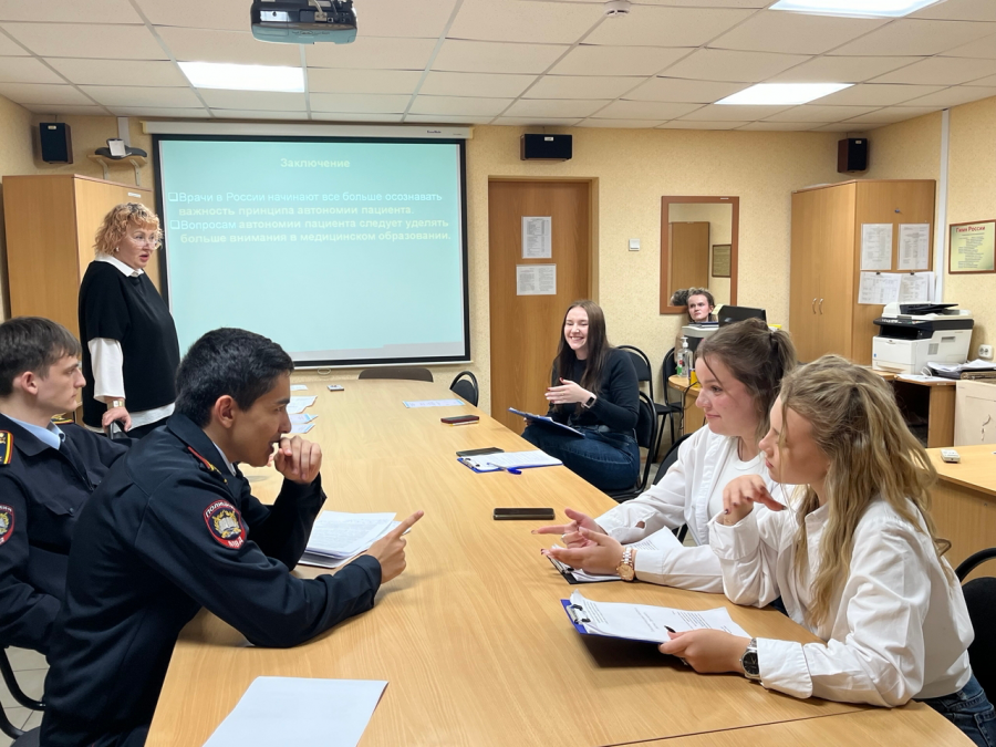Студенты ВолгГМУ - участники межвузовского семинара