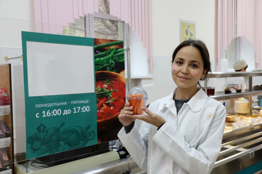 Натуральный сок, свежие ягоды и фрукты: в ВолгГМУ организовано здоровое питание