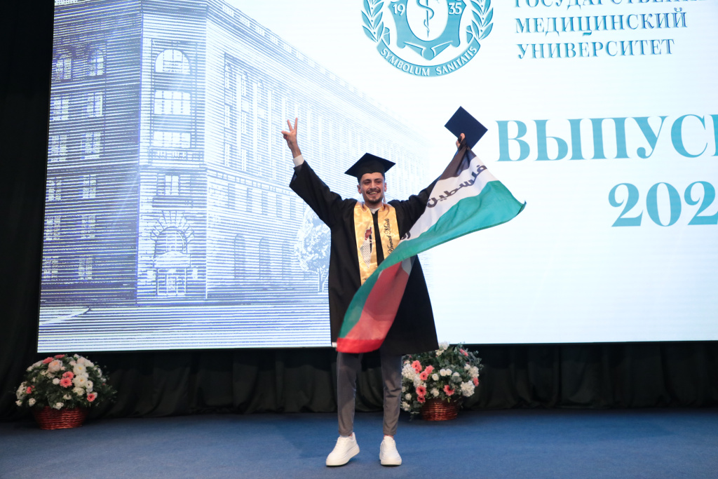 В ВолгГМУ вручили дипломы иностранным выпускникам