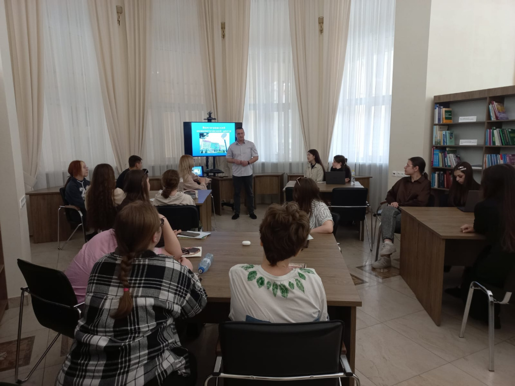 В ВолгГМУ состоялась встреча биологов с сотрудником Онкодиспансера