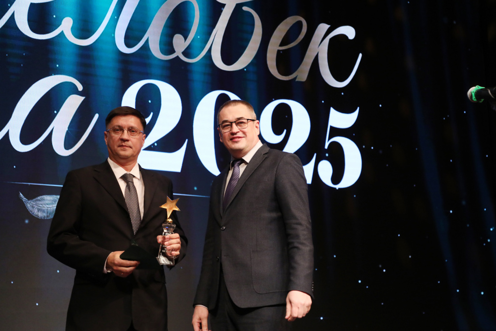 Декан лечебного факультета, заведующий кафедрой стоматологии Института НМФО ВолгГМУ, профессор Юлия Македонова стала победителем в номинации «Научный сотрудник года».