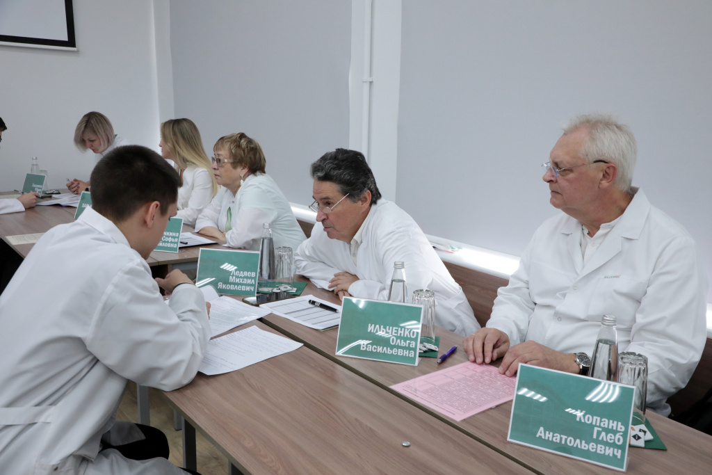 Выпускники педиатрического факультета сдали государственный экзамен 