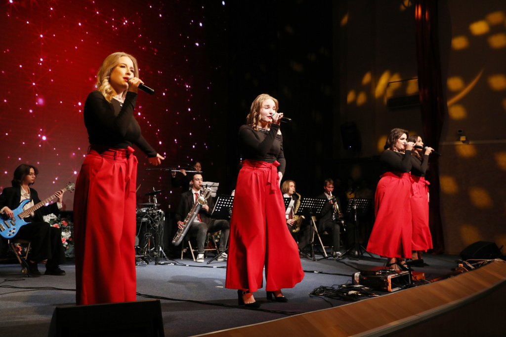 Имена победителей были озвучены в канун Нового года на торжественной церемонии вручения памятных статуэток