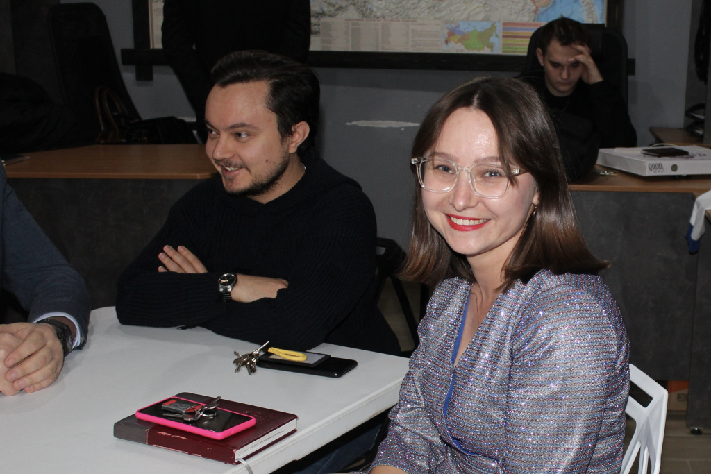 Программа квиза состояла из семи увлекательных раундов, каждый из которых проверял не только знания, но и эрудицию, логику и умение работать в команде. В интеллектуальном состязании приняли участие молодые ученые ВолгГМУ