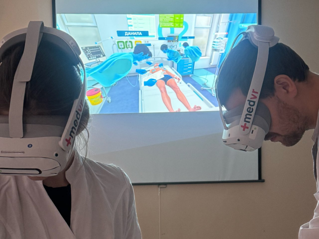 Студенты осваивают навыки виртуальной реальности в Центре электронного медицинского образования ВолгГМУ