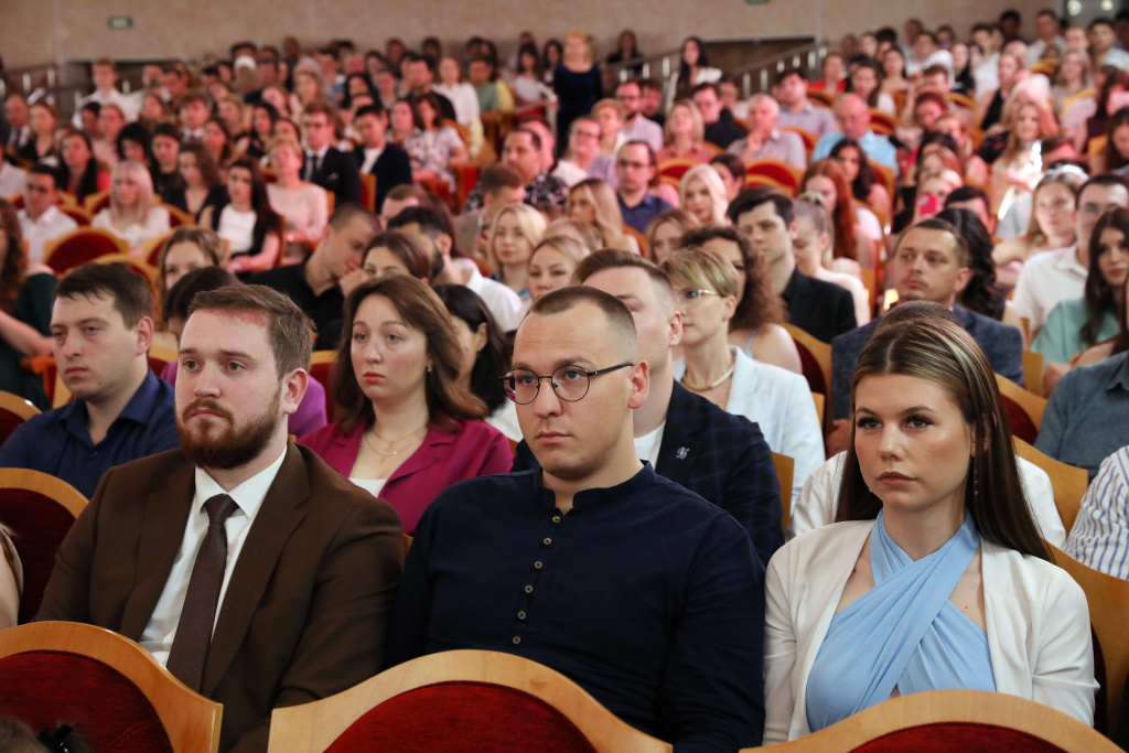Вручение дипломов ординаторам ВолгГМУ