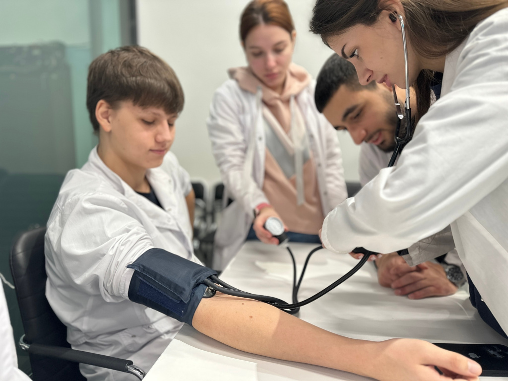 От теории к практике: студенты лечебного факультета закрепили знания через инновационный формат PBL