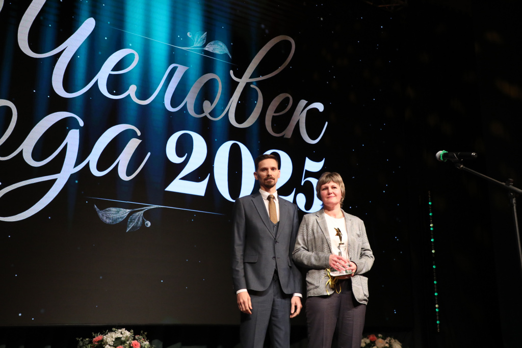 Декан лечебного факультета, заведующий кафедрой стоматологии Института НМФО ВолгГМУ, профессор Юлия Македонова стала победителем в номинации «Научный сотрудник года»