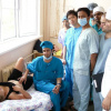 Практика по хирургии, осмотр пациента, группа студентов
