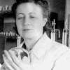 З.В. Ермольева в лаборатории 1920-е годы